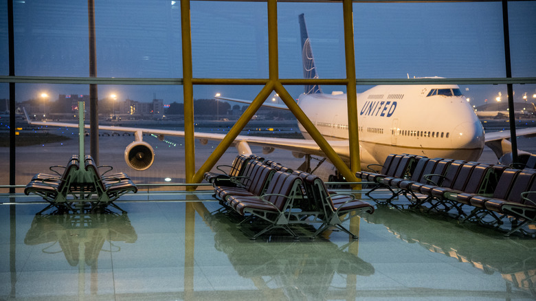 A United plane at gate