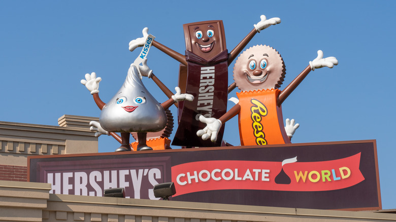 Hershey characters at museum entrance