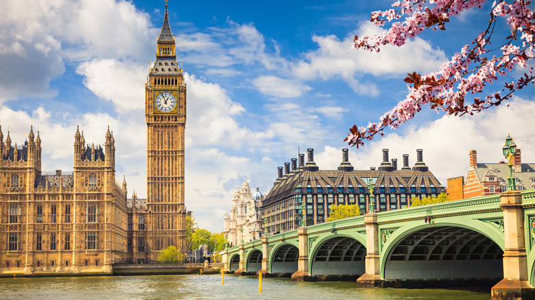 Big Ben and the Thames River in London