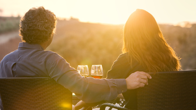 Couple drinking wine 