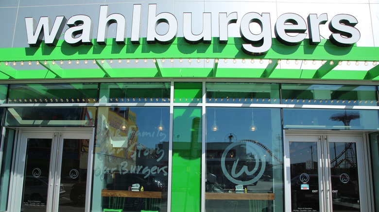 Wahlburgers location in New York