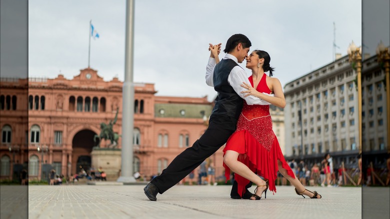 tango couple in Buenos Aires