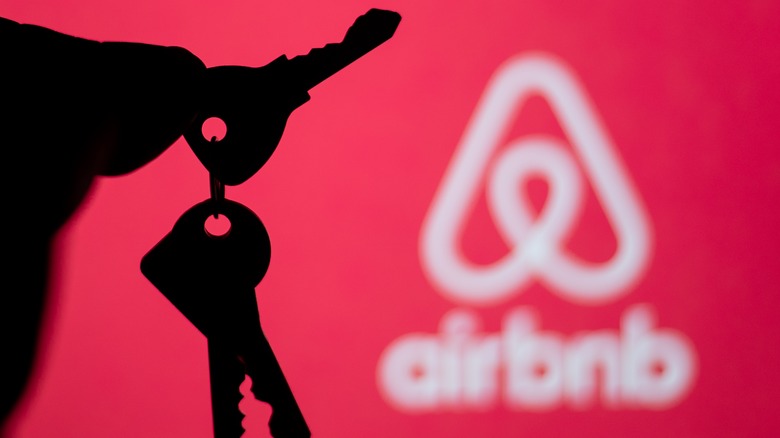 Keys next to Airbnb logo