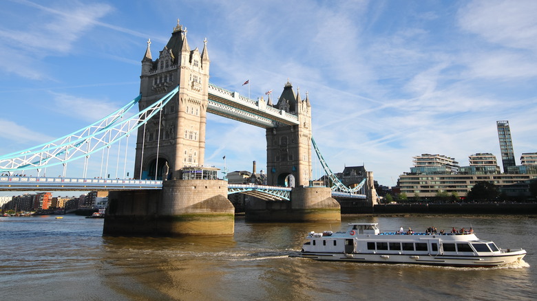 river cruise to Tower Bridge
