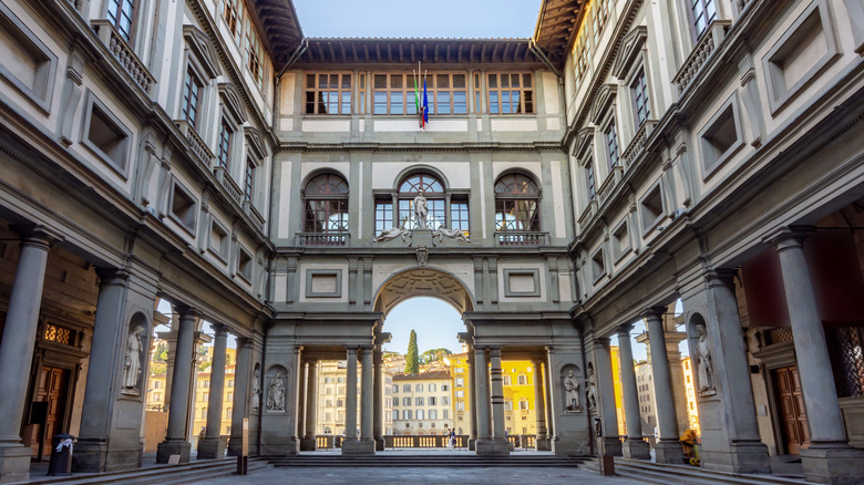 courtyard of Uffizi Gallery
