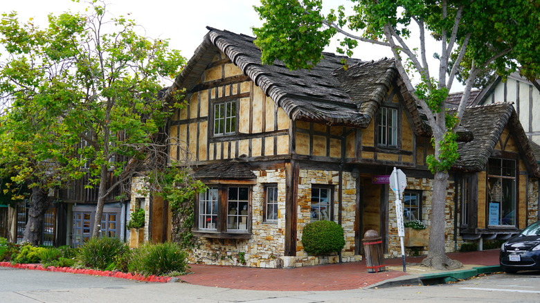 cottage house on street