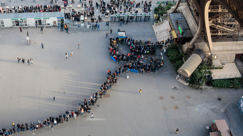 long queue at Eiffel Tower