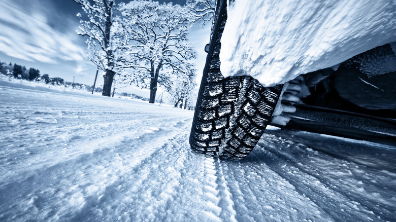 Tires driving in snow