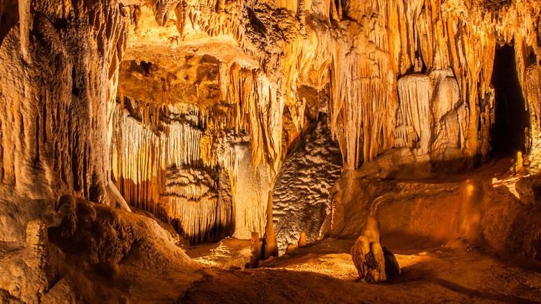 Luray Caverns' natural interior display