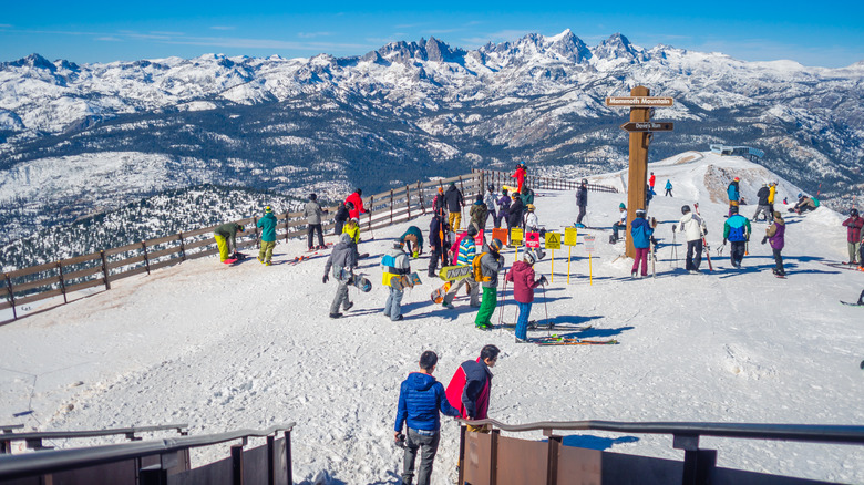Skiers on a mountain in Mammoth Lakes