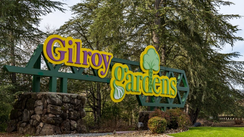 Gilroy Gardens entrance sign