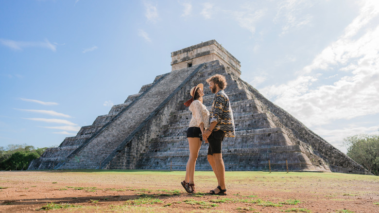 Couple at Chichén-Itzá