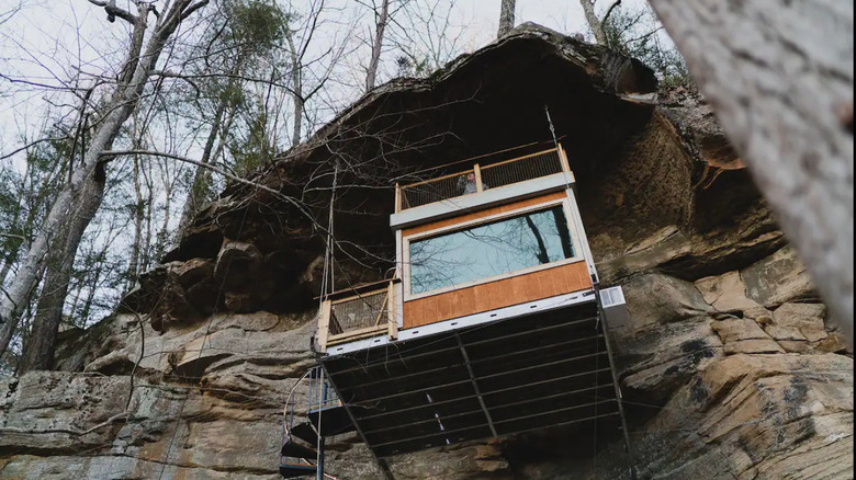 Kentucky cliffside dwelling 