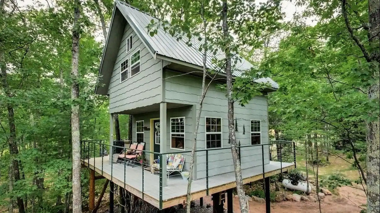 Comfortable treehouse in Wisconsin