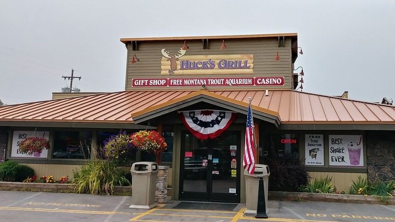 Huck's Grill store front