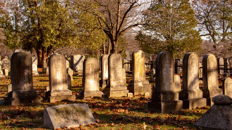 headstones at Sleepy Hollow Cemetery