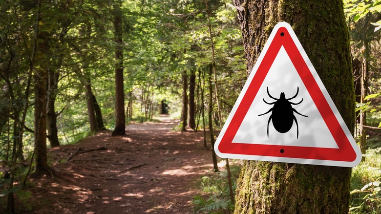 tick warning sign