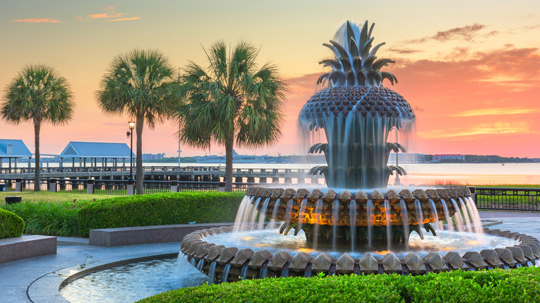 Pineapple fountain in Waterfront Park