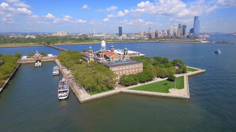 Ellis Island 