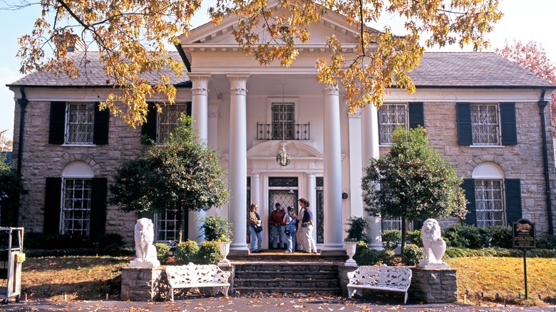 exterior of Graceland 