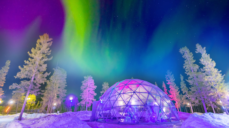 tent under Finland northern lights