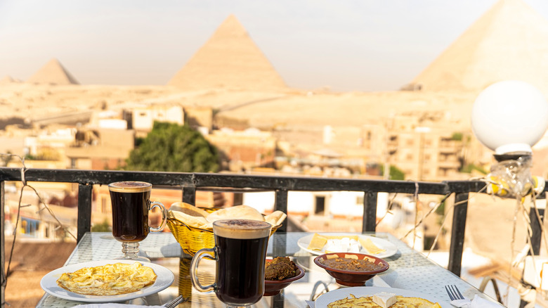 Breakfast and coffee with a view of the ancient pyramids