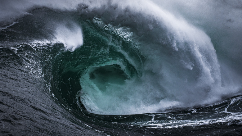 dangerous ocean waves