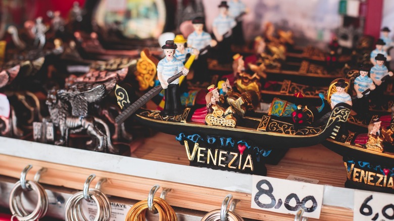 Italian figurines and keychains