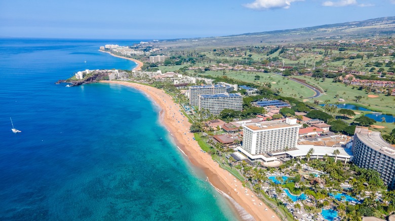 Turquoise water and waterfront at Kaanapali Beach, Hawaii