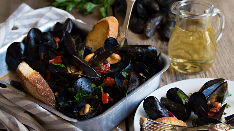 Ischia mussels and wine