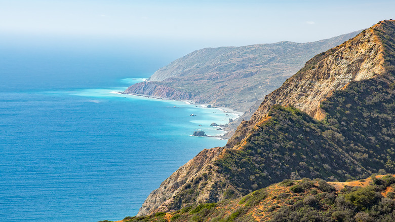 A viewpoint from the Trans Catalina hiking trail