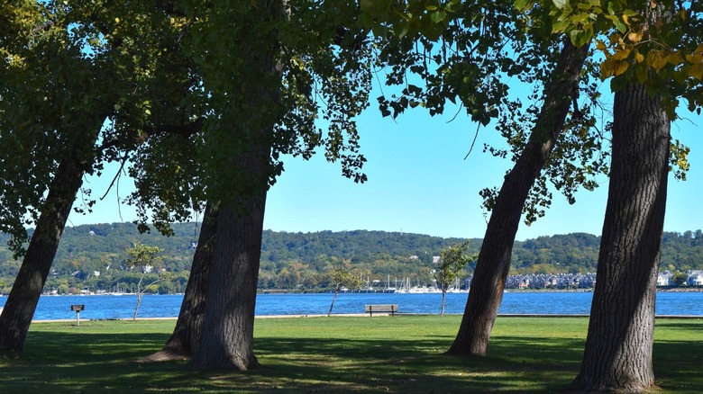 Shady riverfront park in Croton-on-Hudson