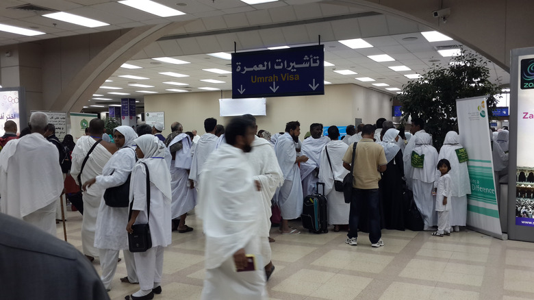 people traveling through JED airport