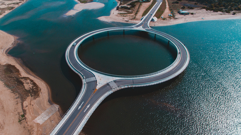 circular Laguna Garzon Bridge