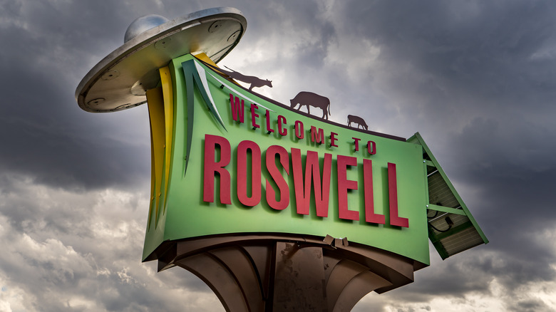 Roswell town sign