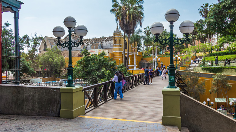 View of the Puente de los Suspiros