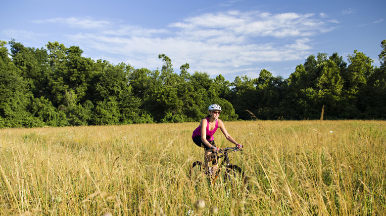 woman rides her bike near Lake Fayetteville AR