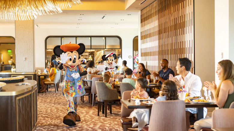 Minnie Mouse greets diners