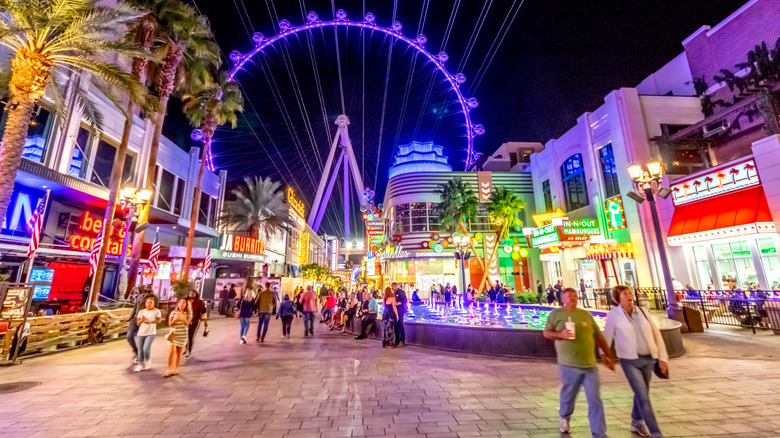 The LINQ Promenade