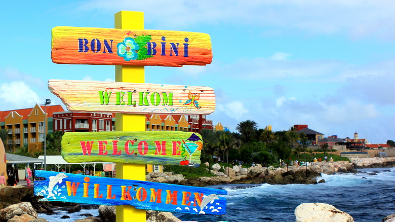 Welcome signs in different languages