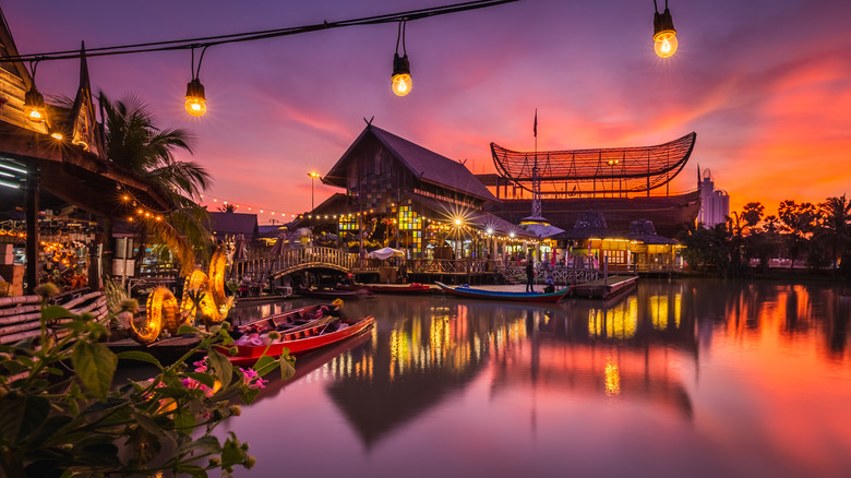 Sunset at Pattaya Floating Market
