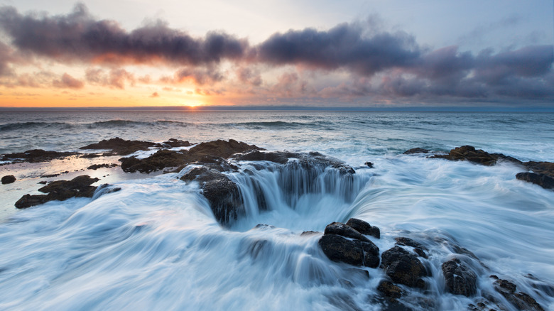 Thor's Well at sunset