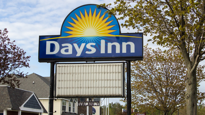 Days Inn sign without message