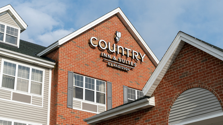 Country Inn & Suites building