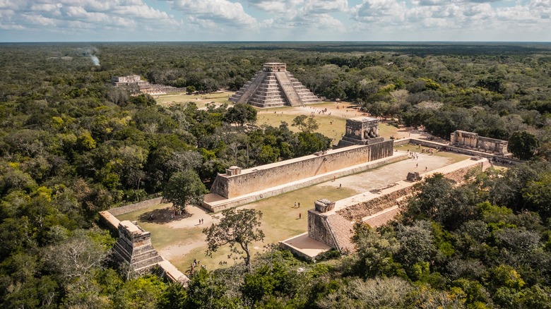 Aerial view of Mayan city Chichén Itzá