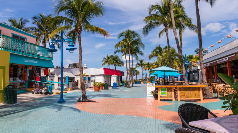 Vibrant square in Fort Myers
