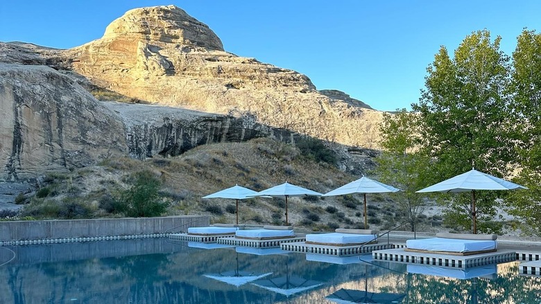 Amangiri pool by canyon