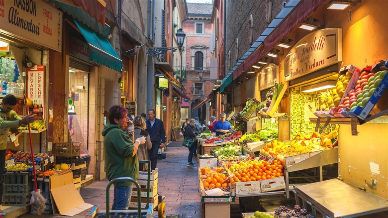 fruit fruit stands, narrow street