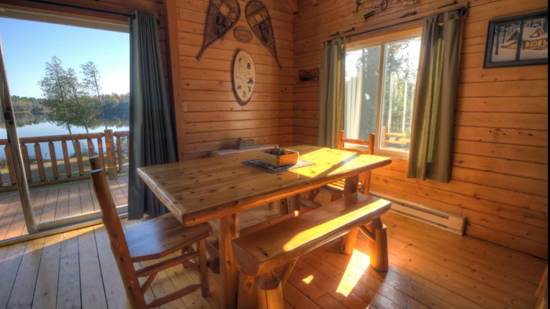 lakefront cabin in Maine