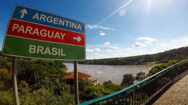 Sign pointing to Paraguay